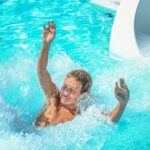 Aan de warmte ontsnappen met kinderen? Dan wil je dit gigantische waterpretpark echt bezoeken