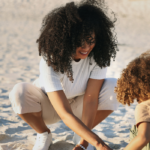 Experts: ouders die emotioneel volwassen dochters opvoeden, vermijden deze 6 schadelijke uitspraken