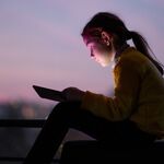 Onderzoek: zoveel uur achter een scherm per dag, verhoogt risico op mentale problemen bij kinderen met 61%