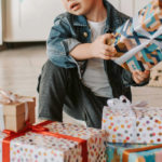 Lief, maar niet altijd nodig: zo stel je grenzen aan de overload aan cadeautjes van opa en oma