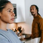 ‘Phubbing’: hoe je telefoon je relatie stiekem kan verpesten