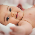 25 prachtige Franse babynamen die op dit moment populair zijn