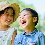 Sociale vlinder: kinderen met deze sterrenbeelden maken makkelijk vrienden op vakantie