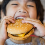 Diëtist Kelsey geeft haar kinderen wél ultra-bewerkt eten en dit is waarom