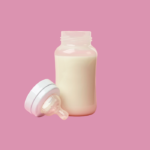 Opgebiecht: ‘Ik gooide de melk recht in het gezicht van mijn dochter’