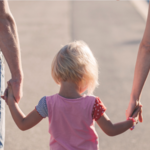 Waarom dit juist wél een goed moment is om kinderen te krijgen, ondanks alle zorgen in de wereld