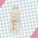 Dilemma: ‘Is het raar om haar kind te voeden met mijn moedermelk?