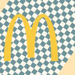 Vrouw verwelkomt baby op parkeerplaats van McDonald’s en geeft hem toepasselijke bijnaam