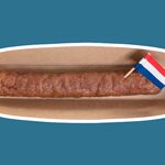 Relatieperikelen: ‘Als mijn veganistische vriendin weg is, eten de kinderen en ik onbeperkt frikandellen’