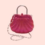 Julie: ‘Mijn hart sloeg over toen ik nieuwsgierig het roze glittertasje van mijn peuter openritste’