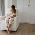 De stoel die niet mag ontbreken in jouw babykamer