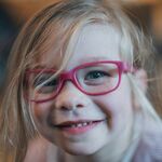 De eerste bril voor je kind: zo maak je het leuk én praktisch