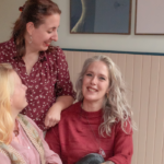 Hilda, Sarah en Lenke zijn moeder én weduwe: ‘Onze zwarte humor is veel waard’