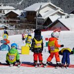 Sneeuw, chaos en kleine skiërs met grootse plannen