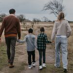 Angela: ‘Eenmaal aangekomen bij ons huis, lopen ze verslagen en moe met ons mee naar de voordeur’