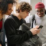 Onderzoek onthult: schrikbarend veel tieners gebruiken AI om naaktfoto’s te maken