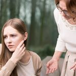 11 dingen waaraan jouw volwassen kind zich stoort, zonder dat je het doorhebt