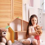 Dit verrassende effect heeft spelen met poppen op het brein van je kind, volgens onderzoek