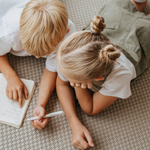 Altijd meteen je kind helpen? Waarom je volgens experts juist níét moet ingrijpen
