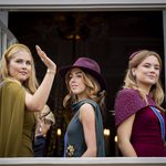 Wil je zien: dit droegen de prinsessen en koningin Máxima tijdens Prinsjesdag