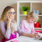 Allebei fulltime werken? Steeds meer ouders doen het – en dit is waarom