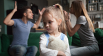 Kinderen die hun ouders vaak ruzie zagen maken, nemen deze 8 gewoontes mee in hun volwassen leven