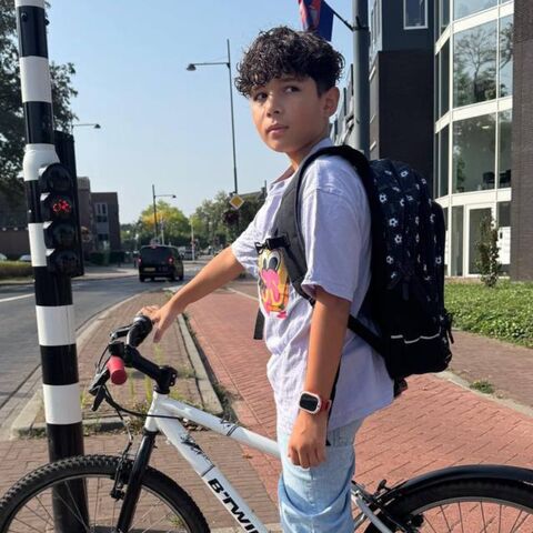 Illustratie bij: Back to school, straat of speeltuin: met deze gadget durf je je kind eindelijk alleen op pad te laten gaan