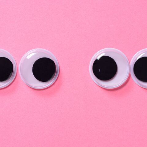Illustratie bij: Bijtende stof in het oog van je kind? Dít moet je doen