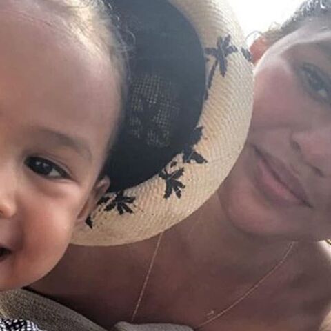 Illustratie bij: Dit gebeurde er toen Chrissy Teigen haar dochter (3) íets te laat van school haalde