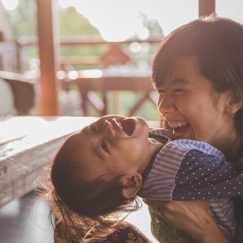 Illustratie bij: ‘Ik dwing mijn dochter niet om te knuffelen’
