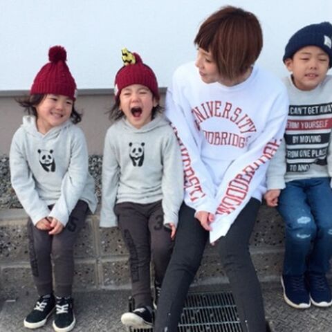 Illustratie bij: Fotoserie: zo ziet het leven met een tweeling én drieling eruit