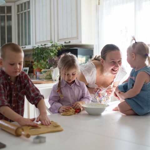 Illustratie bij: Ashleigh voelt zich schuldig tegenover haar kinderen: ‘Waarom wilde ik nóg een kind?’