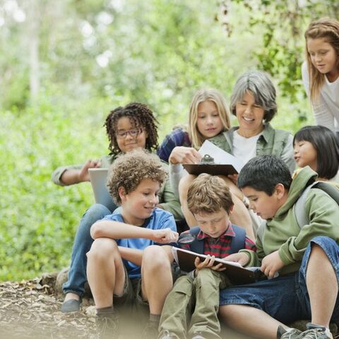 Illustratie bij: Even lekker dat klaslokaal uit: het is vandaag Nationale Buitenlesdag