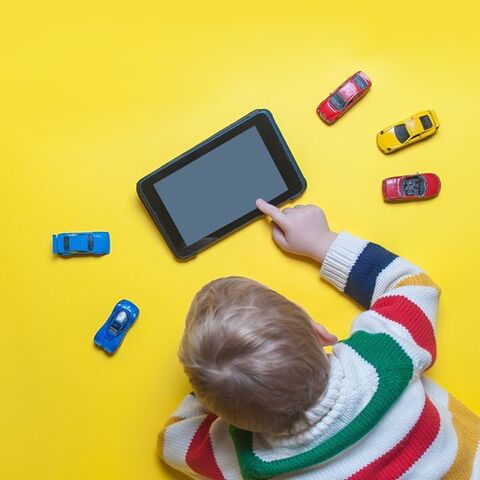 Illustratie bij: Onderzoek: kinderen vinden mobiele apparaten belangrijker dan speelgoed