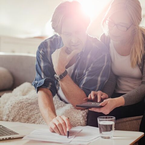 Illustratie bij: Hoe denken jij en je partner over geld? Door deze vragen zie je of jullie op één lijn zitten