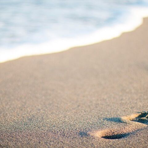 Illustratie bij: ‘Kinderen kwijt op stranden door smartphonegebruik ouders’