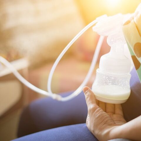 Illustratie bij: Viral foto laat zien hoe moedermelk verandert als je baby ziek is