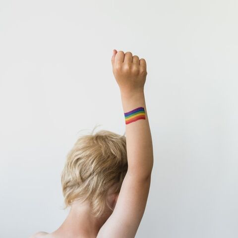 Illustratie bij: Trotse moeder deelt hoe haar zoon uit de kast kwam als transgender