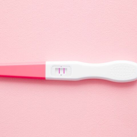 Illustratie bij: Opgebiecht: ‘Ik wilde zó graag een baby, dat ik iets onvergeeflijks heb gedaan’