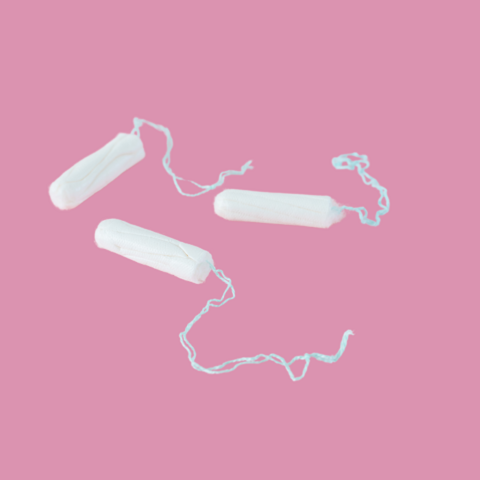 Illustratie bij: Adhira: ‘Ik lag languit op straat terwijl de tampons richting de wegwerkers rolden’