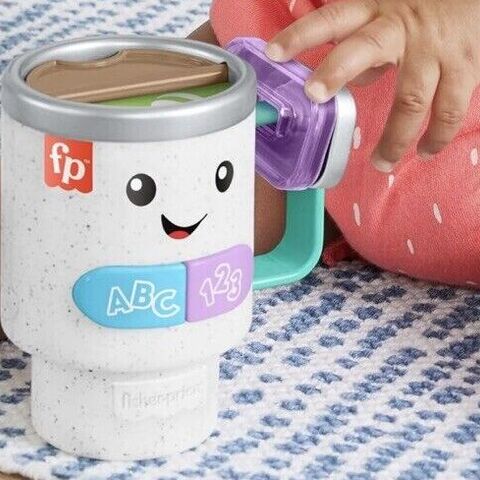 Illustratie bij: Fisher-Price komt met Stanley cup voor baby’s en stiekem willen we hem allemaal