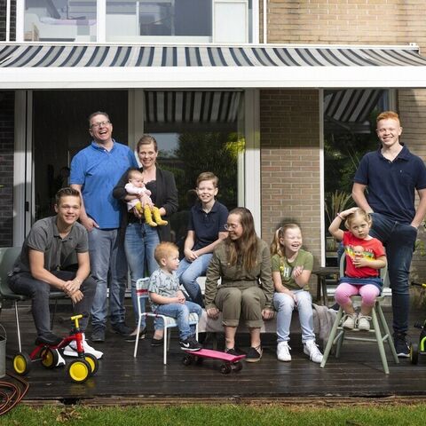 Illustratie bij: De familie Kraan uit een Een Huis Vol blikt terug op gezondheid Ivan: ‘Het had niet veel gescheeld’