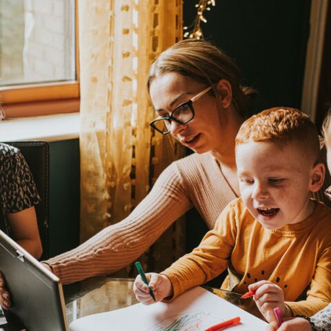 Illustratie bij: Zo overleef je als moeder de decembermaand zonder compleet gek te worden