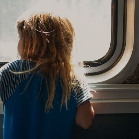 Illustratie bij: Denise: ‘Voor ik het weet schieten de treindeuren dicht en blijft Senna (5) alleen achter’