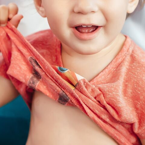 Illustratie bij: Angenita: ‘Voordat ik kon ingrijpen trok hij de trui van de arme man omhoog’