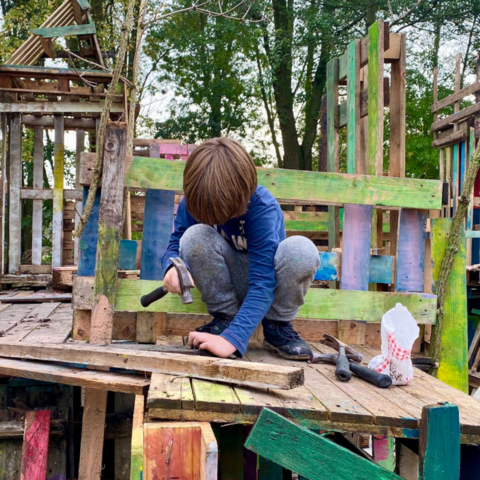 Illustratie bij: 5 natuurspeeltuinen in Amsterdam waar je kind zich uit kan leven