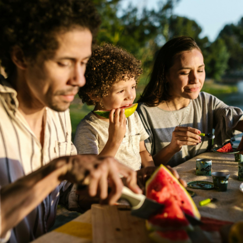 Illustratie bij: Wat ouders in Singapore, Brazilië en Maleisië anders doen (en wat wij daarvan kunnen leren)