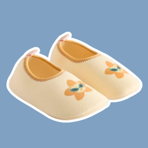 Illustratie bij: Zara Home komt met dupe van populaire Konges Sløjd strandschoentjes
