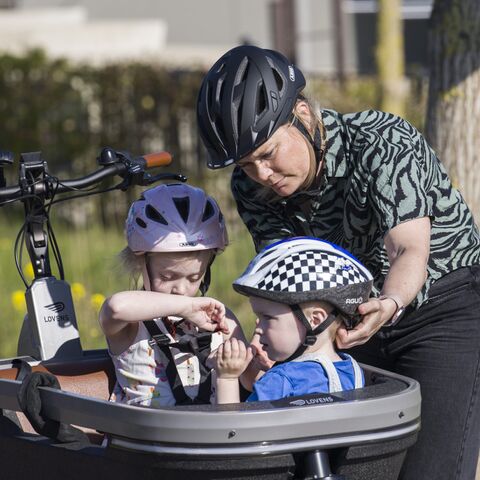 Illustratie bij: ‘Mijn kinderen vinden: als wij een helm dragen, dan papa en mama ook’