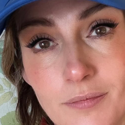 Illustratie bij: Actrice Tina de Bruin dronk shakes met haar placenta: ‘Lekker met wat rood fruit en een beetje amandelmelk’